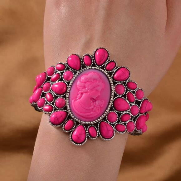 Fuchsia Howlite and Cameo Bangle Bracelet in Silvertone (7") 26.00 ctw - Picture 3 of 3